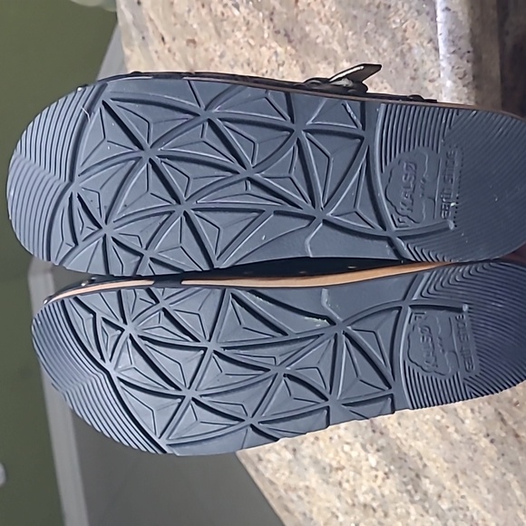 Earth Black Leather Clogs - Picture 8 of 12